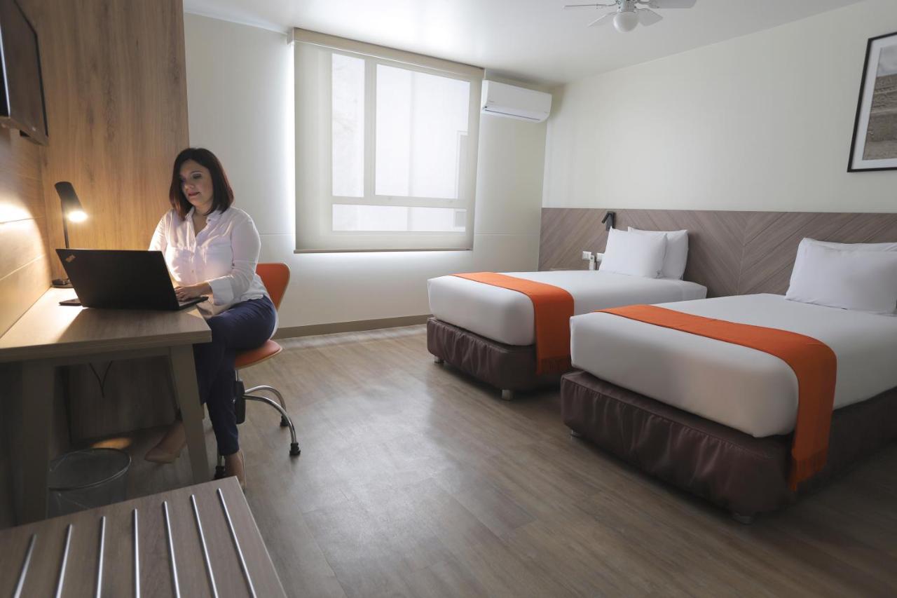 Casa Andina Standard Trujillo Plaza Hotel Eksteriør billede