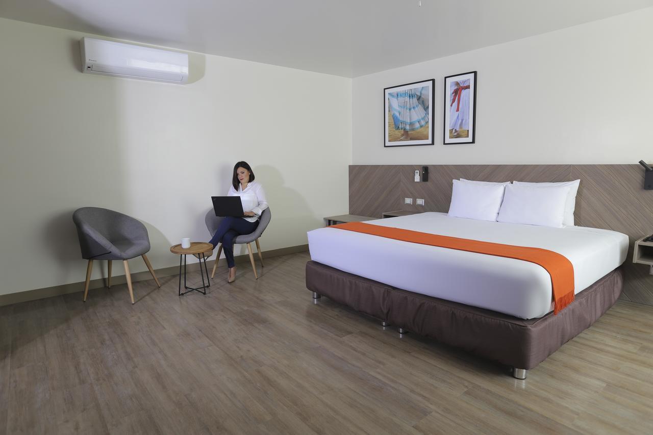 Casa Andina Standard Trujillo Plaza Hotel Eksteriør billede