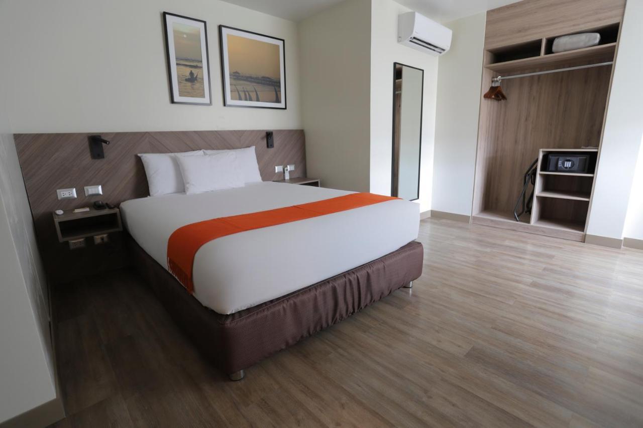 Casa Andina Standard Trujillo Plaza Hotel Eksteriør billede